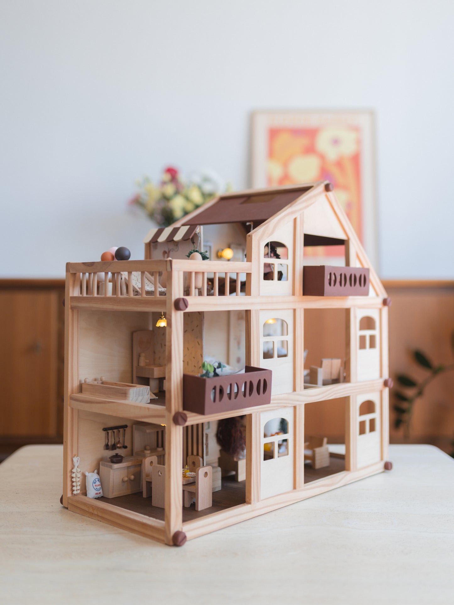 Upcycled dollhouse