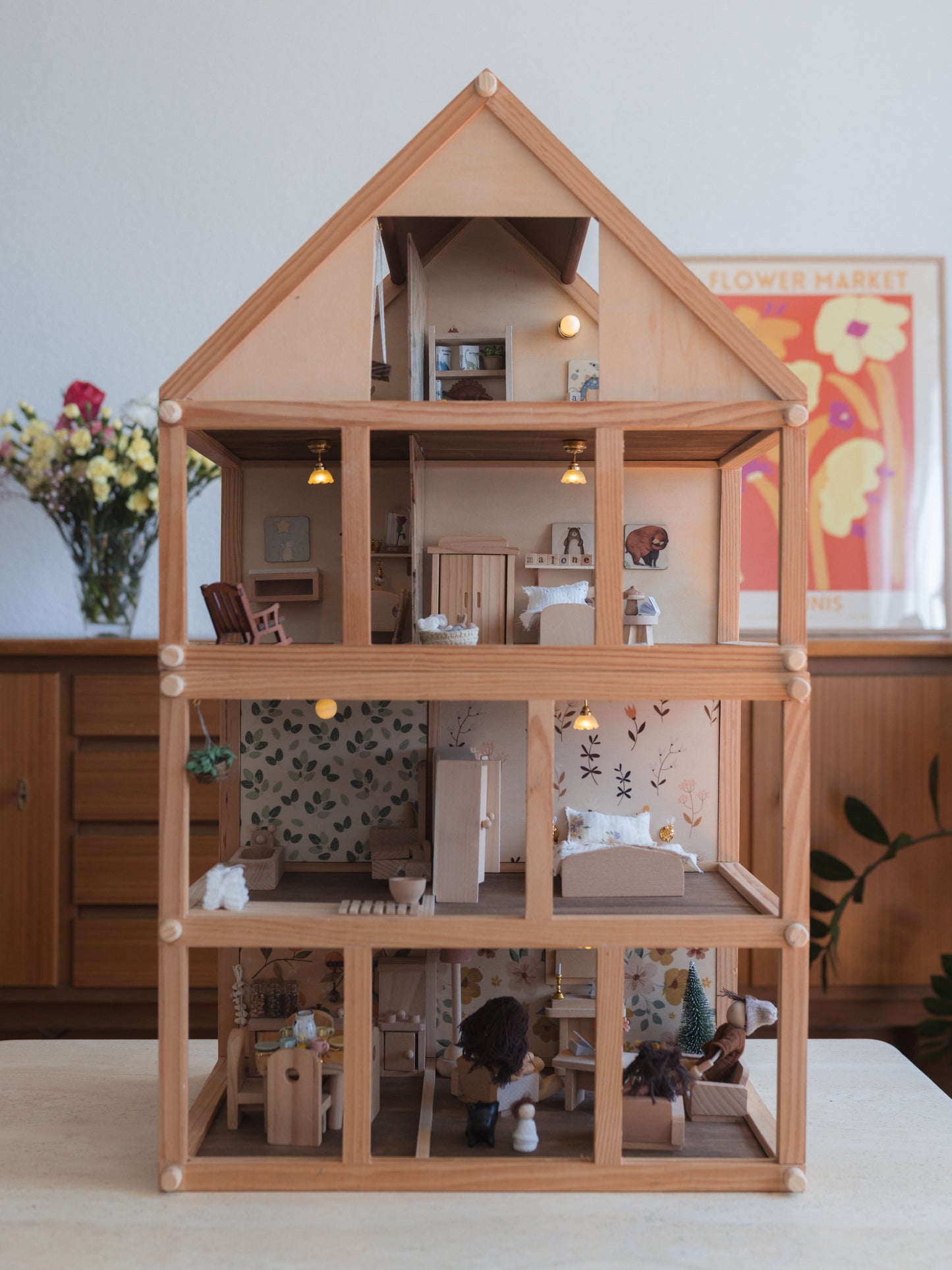 Upcycled dollhouse