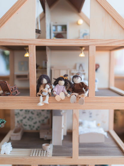 Upcycled dollhouse