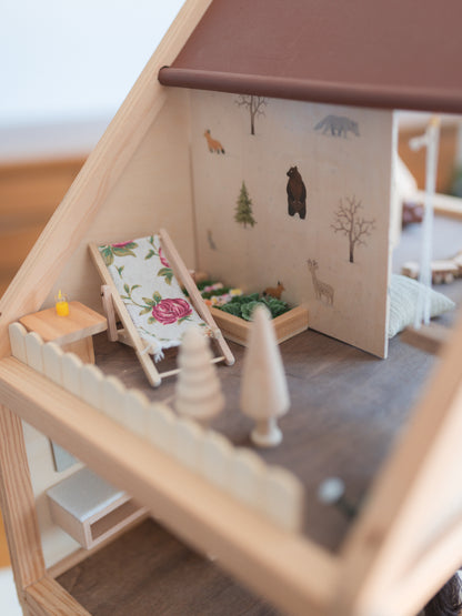 Upcycled dollhouse