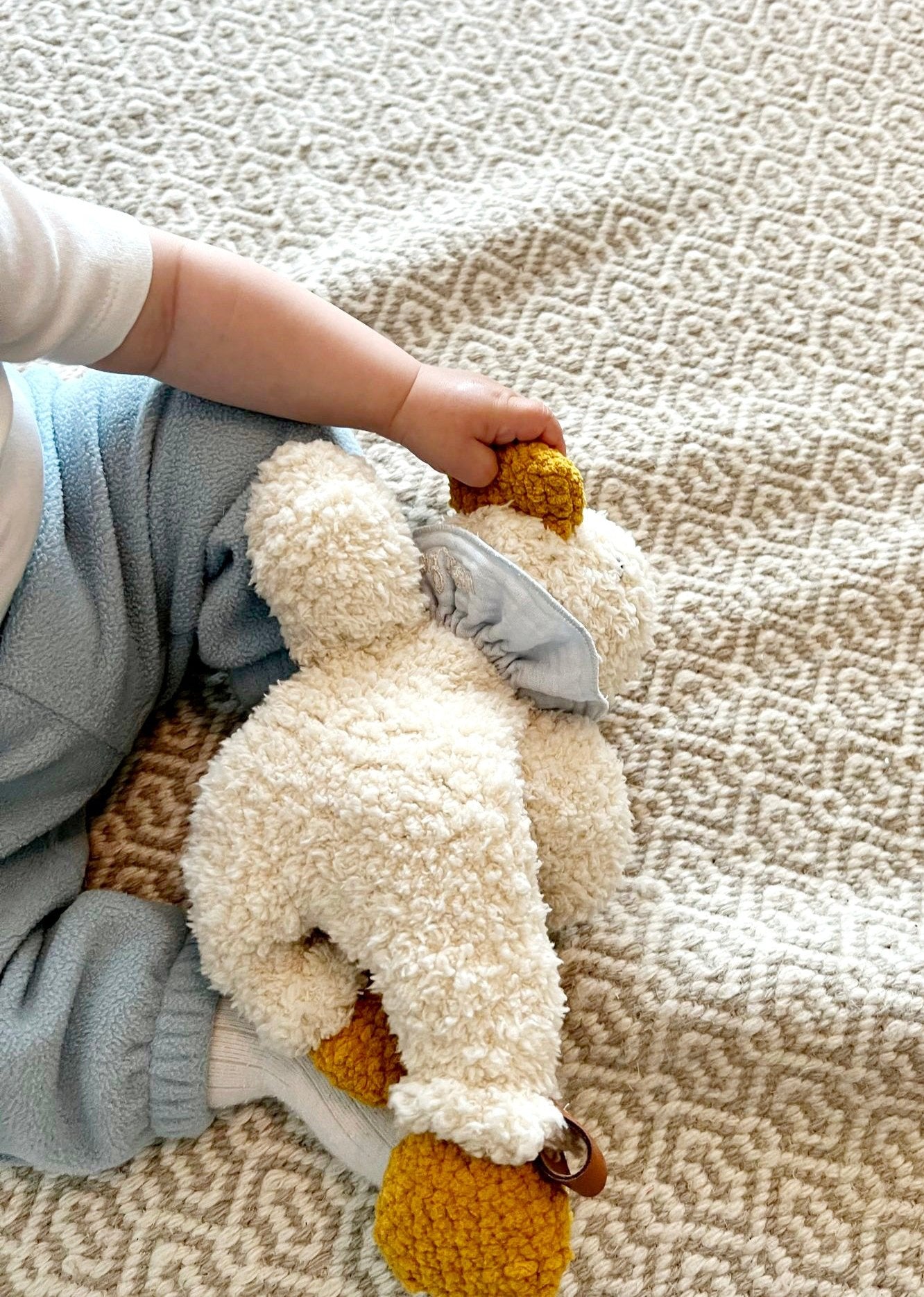 Doudou oie musicale en crochet